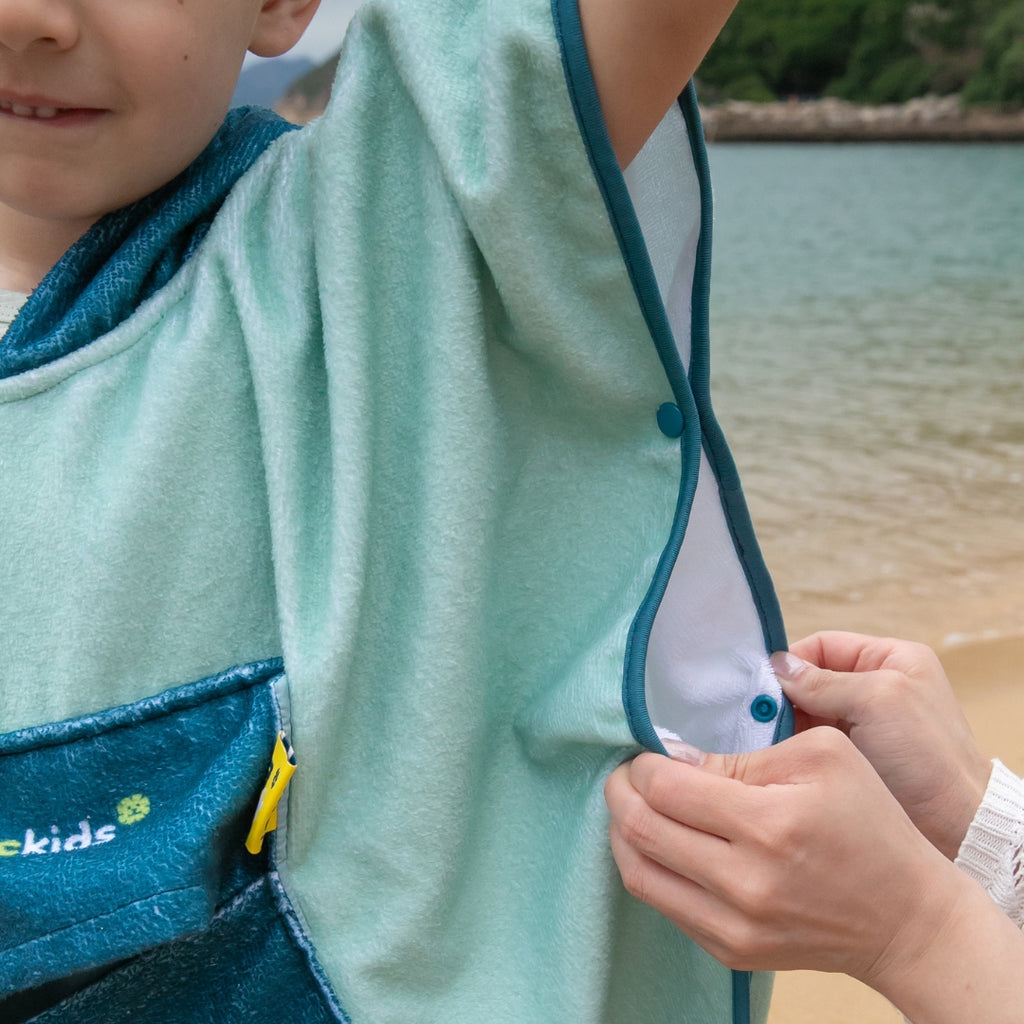 PocketPack Kid Beach Hooded Towel - Jungle Reptiles